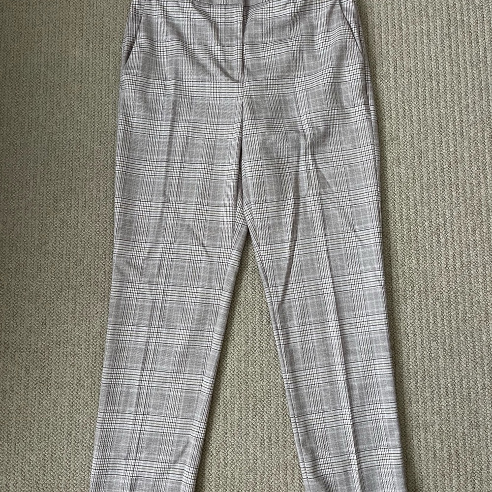 Ann Taylor The High Rise Ankle Pant in Lavender Plaid, Size 6